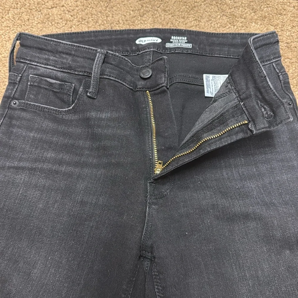 Old Navy women Rockstar Super Skinny High Rise Secret-Slim Pockets. Size 2 - Picture 5 of 7